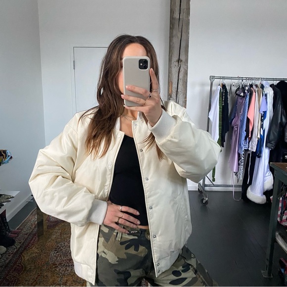 Size large off white bomber / varsity jacket - Picture 5 of 5